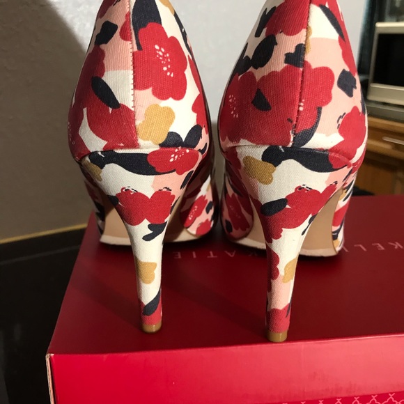 Flowery Kelly and Katie heels - Picture 3 of 4